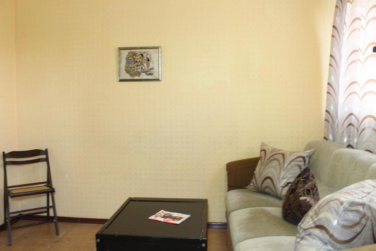 Two-Room Apartment Metro Levada 카리프 외부 사진